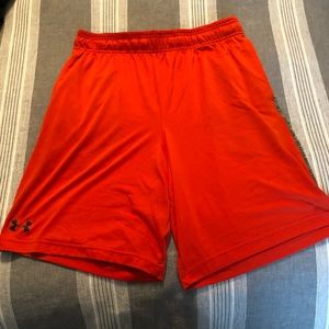 Under Armour Shorts Size L